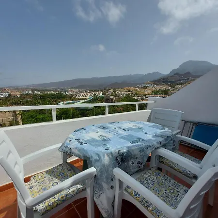 Ocean View Top Floor Spacious One Bedroom Wi-fi Pool Apartment *
