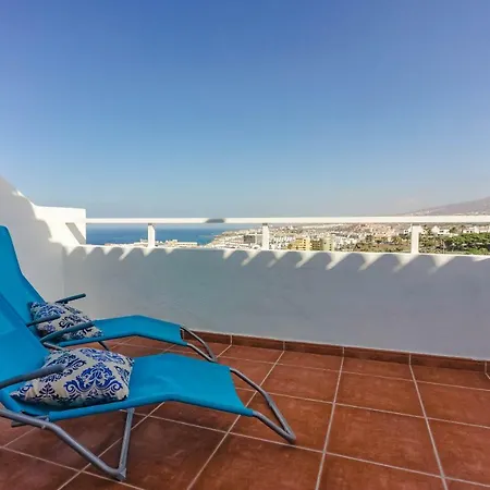 Ocean View Top Floor Spacious One Bedroom Wi-fi Pool Apartment *